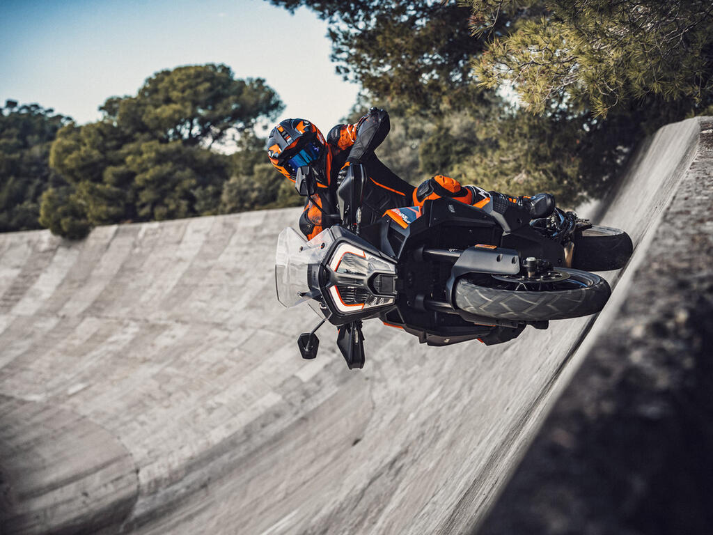 371550 My21 Ktm 1290 Super Adventure S Action